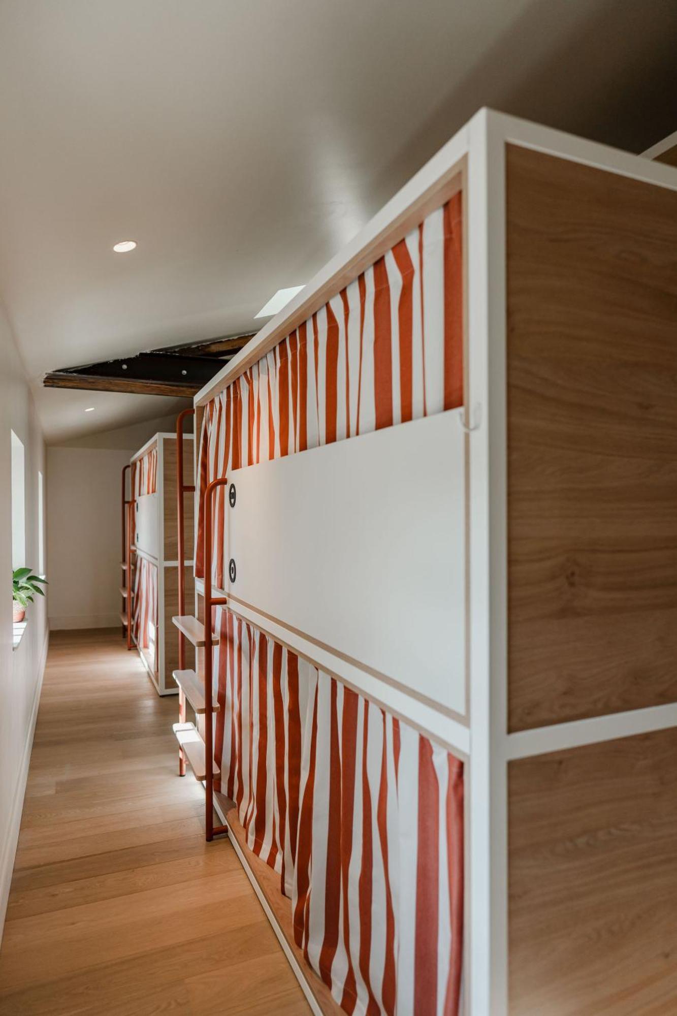 Central Hostel La Rochelle Centre Экстерьер фото
