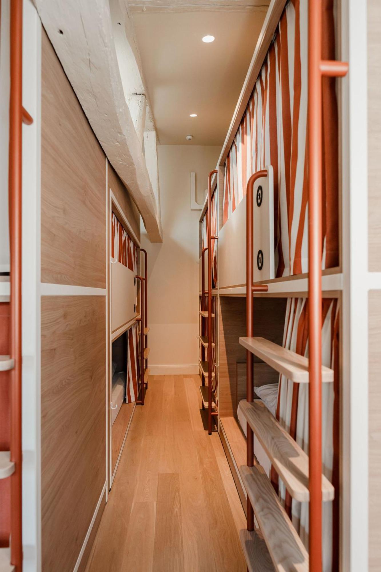 Central Hostel La Rochelle Centre Экстерьер фото