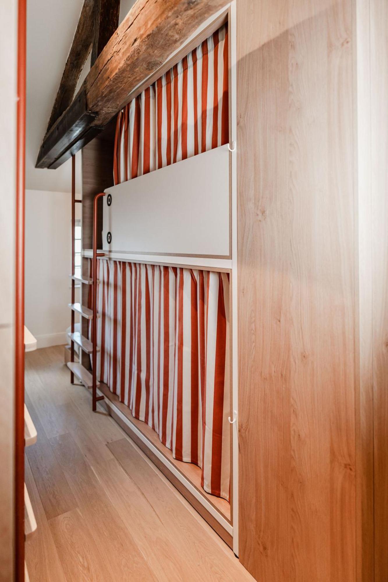 Central Hostel La Rochelle Centre Экстерьер фото